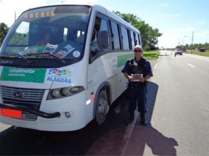 Trânsito tranquilo no primeiro dia de desvio em trecho de Jacarecica