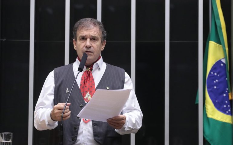 Projeto exige recadastramento biométrico em cidades com mais eleitores que habitantes