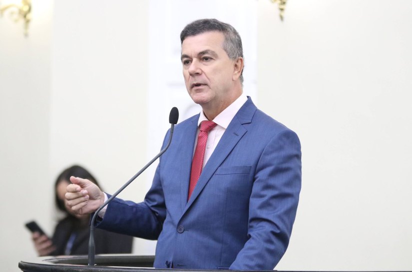Deputado Ronaldo Medeiros destaca anúncio da construção de três novos campi do Ifal