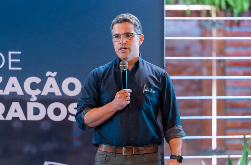 Alta compartilha visão técnica e de mercado no curso de jurados da ABCZ durante a Expoleite