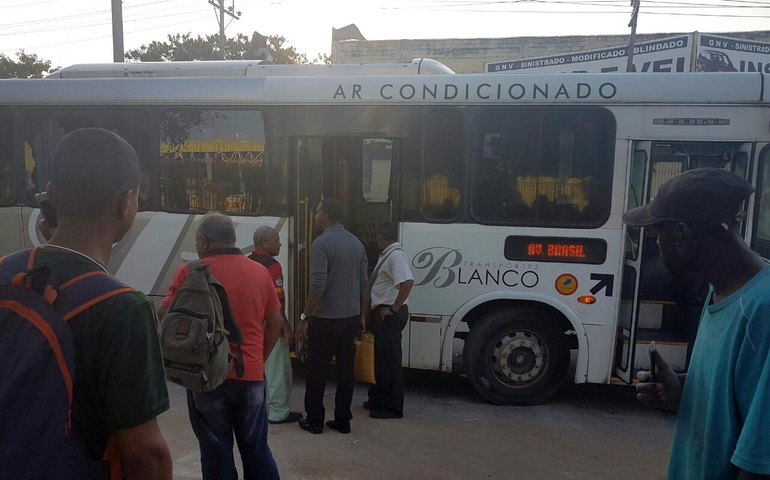 Assalto a ônibus na Dutra deixa uma pessoa morta; três suspeitos são presos