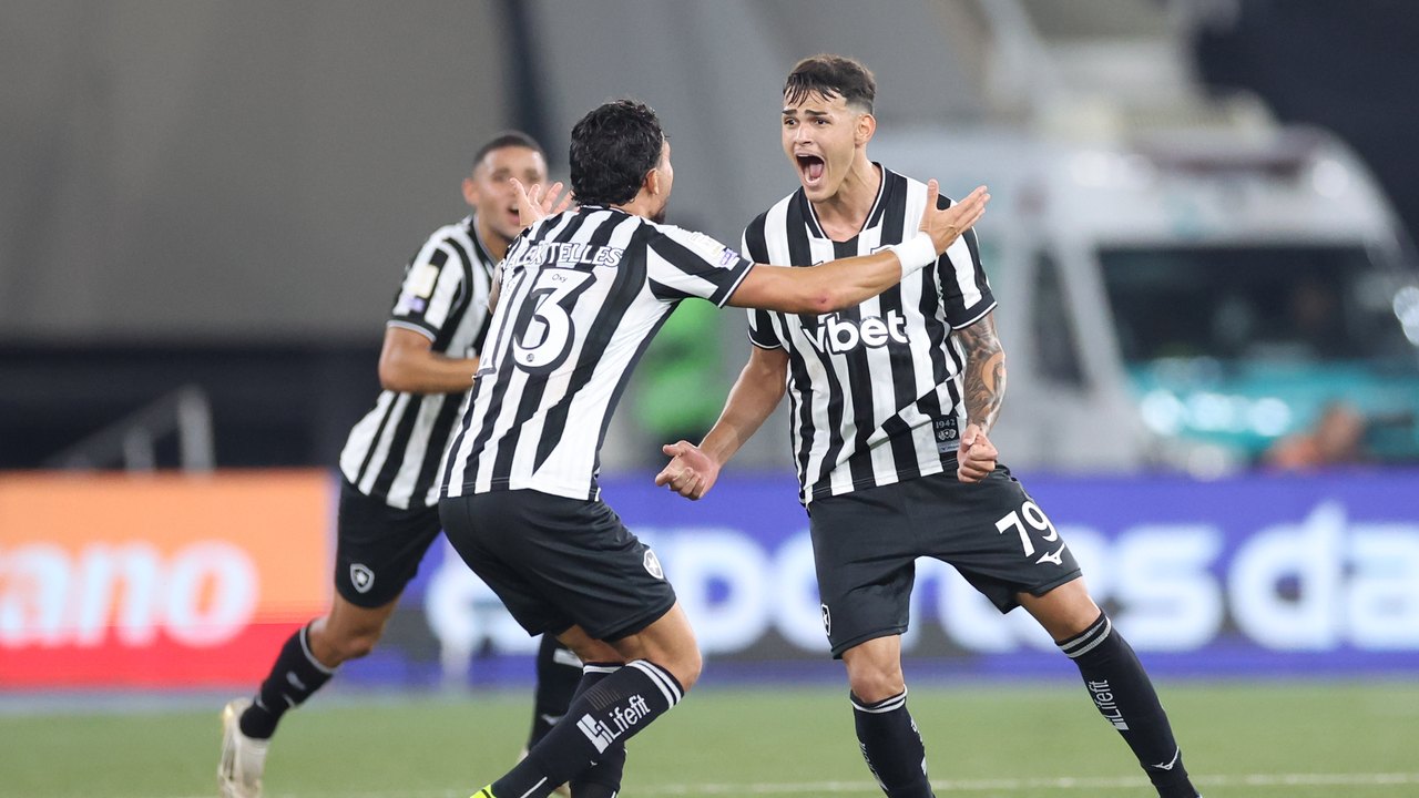 Com gol no último lance, Botafogo bate Santos na volta do Brasileirão