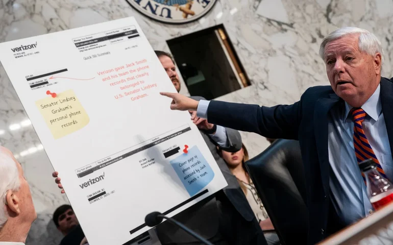 Legisladores republicanos recrutam funcionários de telecomunicações por meio de registros telefônicos na investigação de Trump