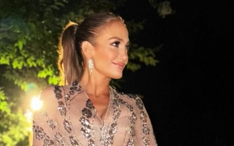 Jennifer Lopez pede divórcio exatamente 2 anos após festa de casamento com Ben Affleck