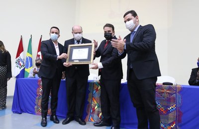 Câmara entrega Título de Cidadão Honorário ao reitor da Ufal Josealdo Tonholo