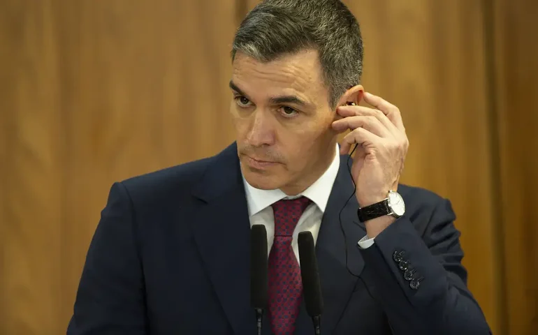 Primeiro-ministro da Espanha pede perdão à nação após tribunal investigar confidente próximo