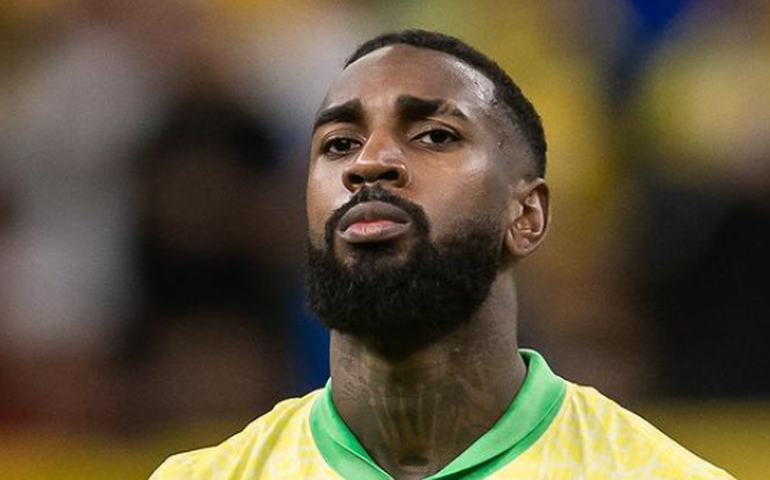 Gerson passa mal e desfalca seleção no 1º treino em preparação para jogo contra Uruguai