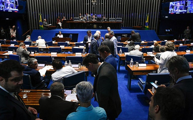 Aprovada urgência para projeto que reajusta faixa de isenção do IRPF