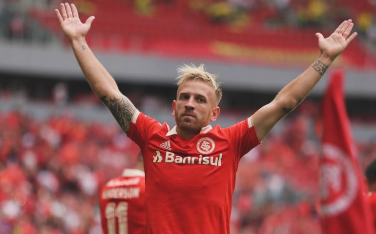 A caminho do Corinthians, atacante Pedro Henrique se despede do Internacional