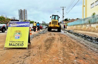 Dique Estrada recebe obras de drenagem e pavimentação
