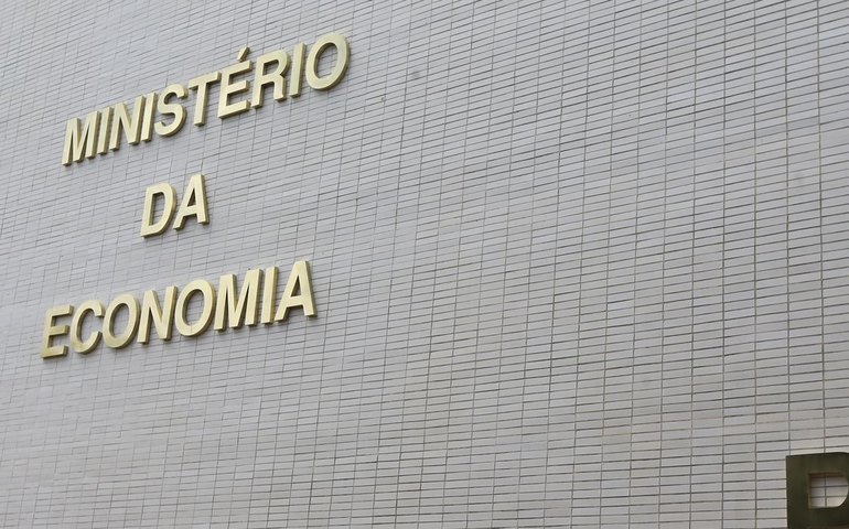 MP alternativa a IOF prevê R$ 4,28 bi de corte de gastos em 2025