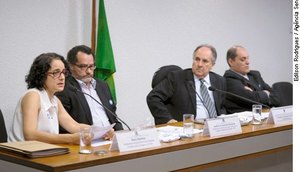 A partir da esquerda, Nara Santos, Vladimir Stempliuk, Cristovam Buarque e Renato Malcher/ Foto: 