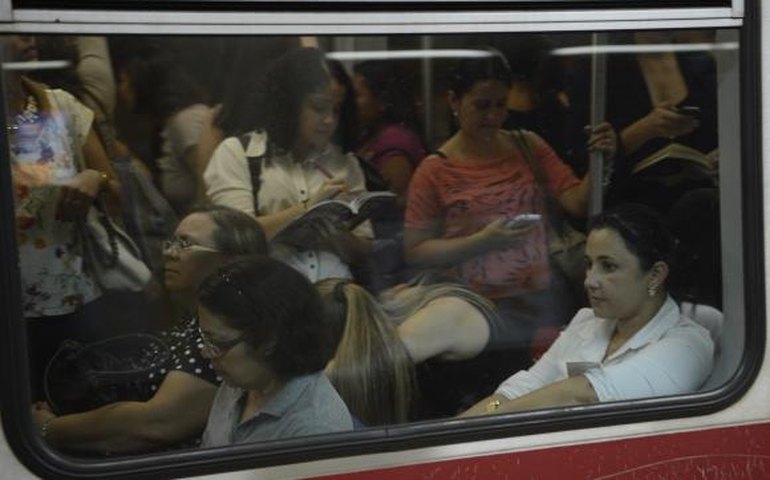 Mulheres vítimas de assédio no transporte público reclamam de humilhação