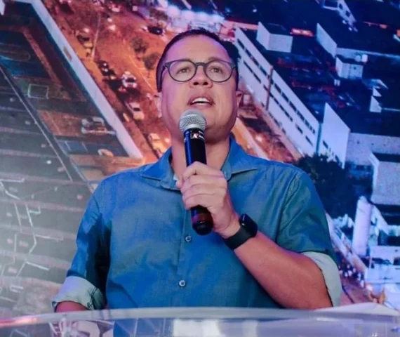 Após 18 anos, comunista volta à Câmara de Maceió: Charles Hebert assume por 120 dias