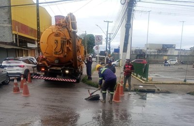 Prefeitura mantém serviços de limpeza e desobstrução de galerias em diversos pontos de Maceió