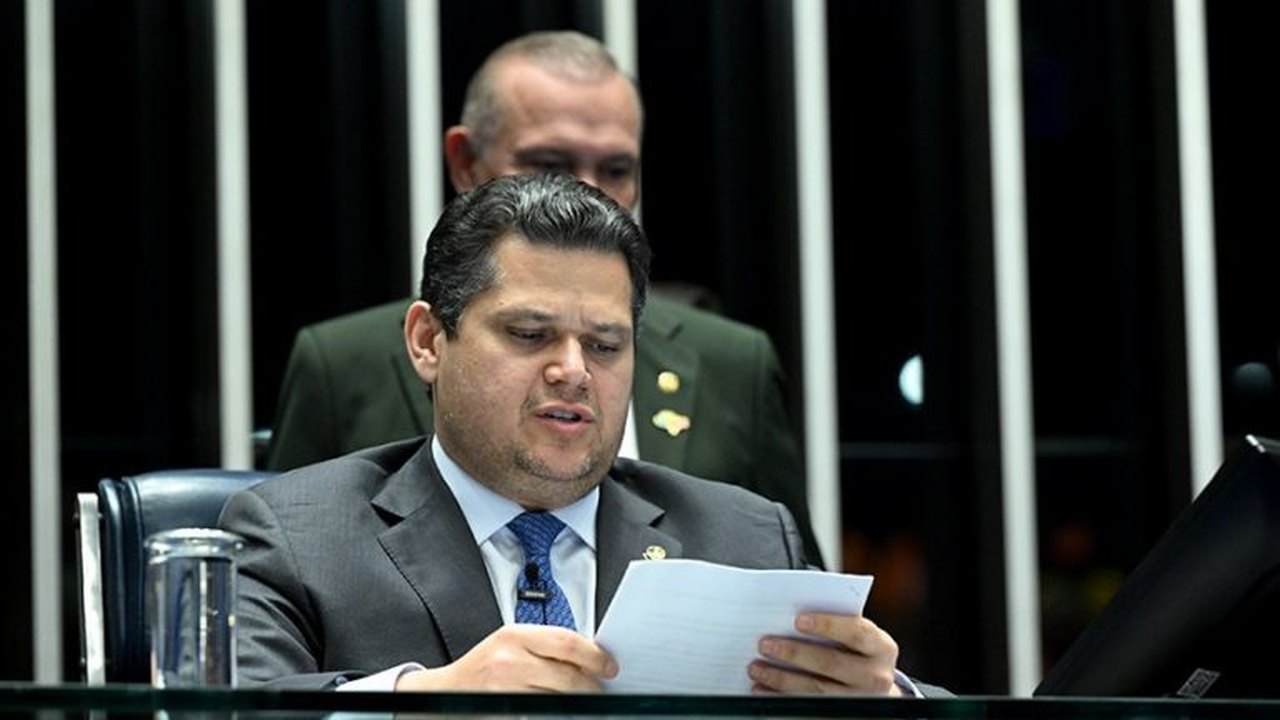 Davi sinaliza votação da PEC dos agentes de saúde na próxima semana