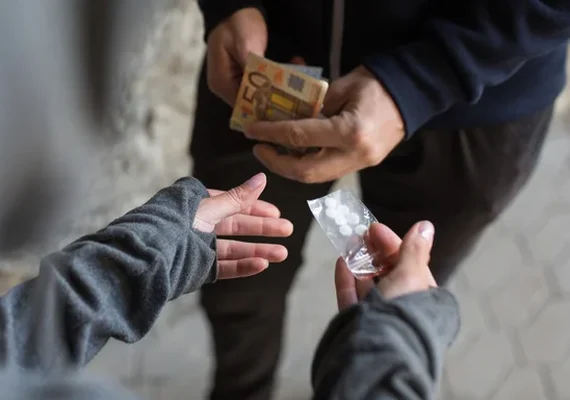 Rotam prende grupo por tráfico de drogas e porte ilegal de arma no Benedito Bentes