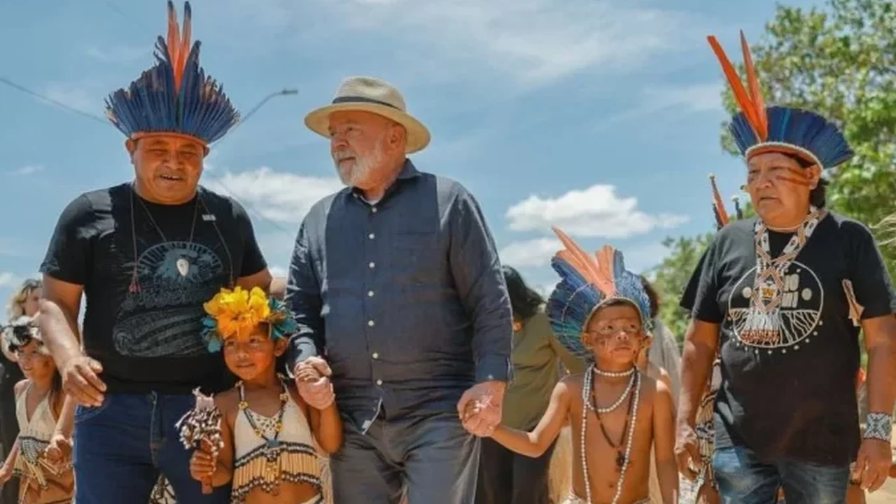 Lula fala em avanço nas demarcações após homologar primeiras terras indígenas do 3º mandato