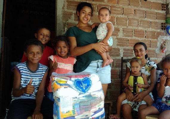 LBV assiste famílias no Sertão Alagoano com cestas de alimentos