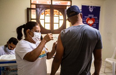 Covid-19: Arapiraca realiza atualização vacinal para população em situação de rua