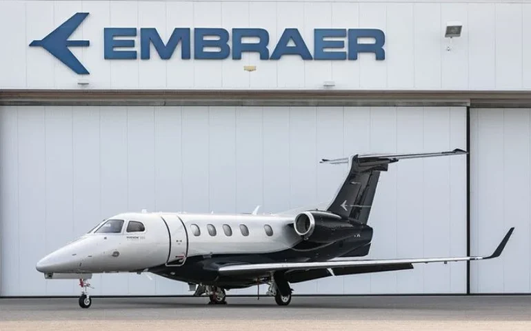 Embraer corrige erro contábil e registra lucro ajustado de R$ 675 milhões no 2º trimestre