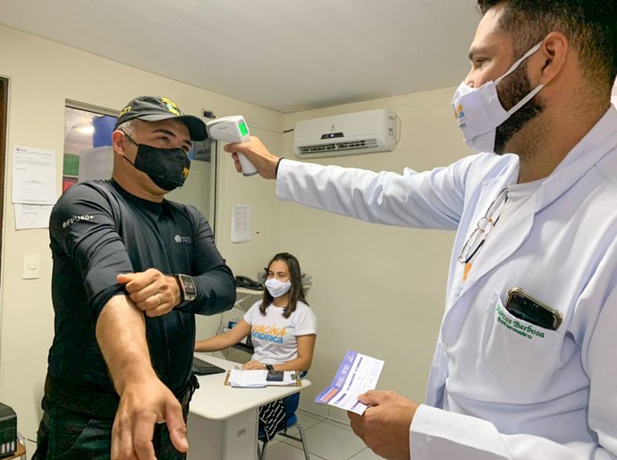 Agentes da SMTT de Arapiraca recebem 2ª dose de imunizantes contra a Covid-19