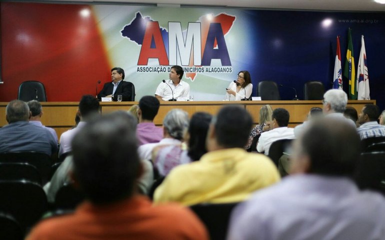 INSS se reúne com prefeitos de AL para discutir implantação de plataforma digital