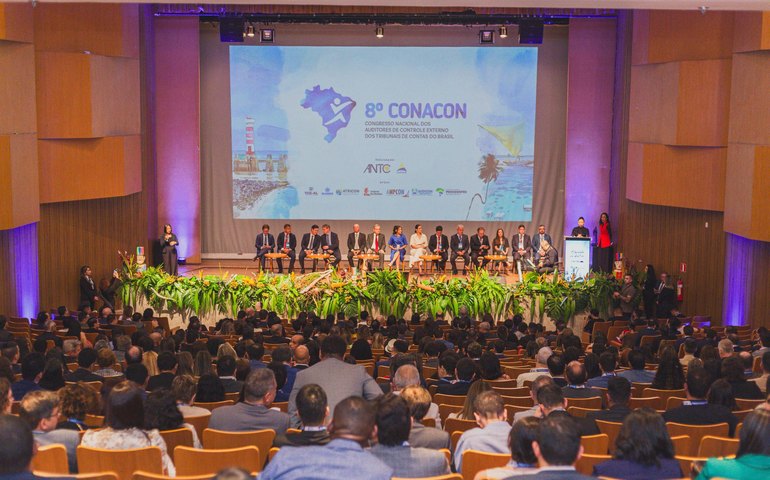 CGE/AL debate em congresso avanços e desafios do controle externo no Brasil