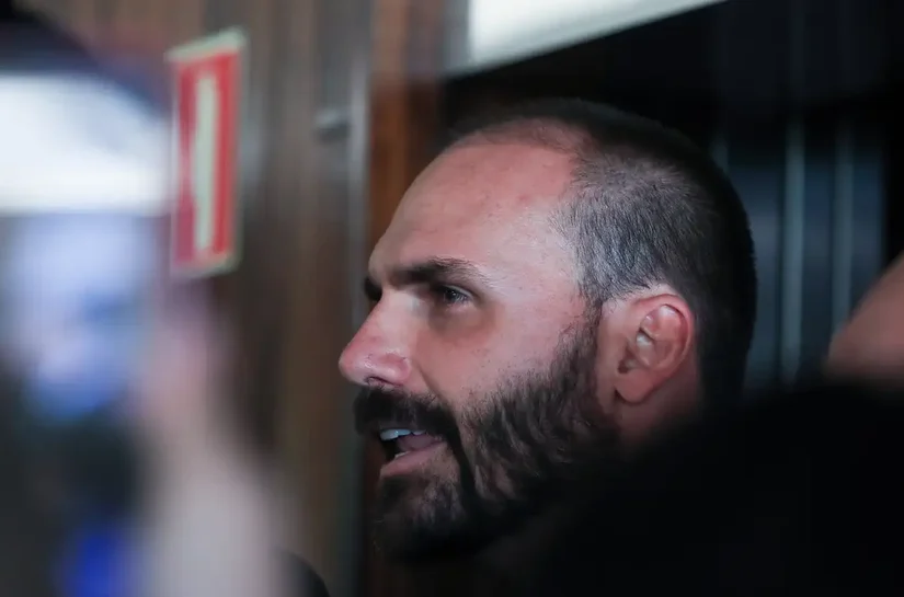 Câmara: PT pede suspensão do mandato de Eduardo Bolsonaro