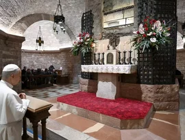 Leão XIV reza 'pela paz' em túmulo de São Francisco