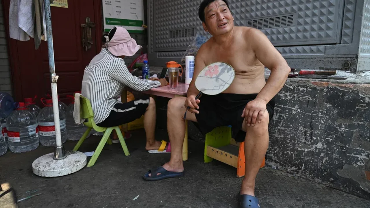 'Asfixiados': onda recorde de calor e poluição sufocam Pequim