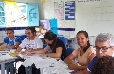 Professores de Olho D'Água Grande se reúnem para planejamento de volta às aulas 