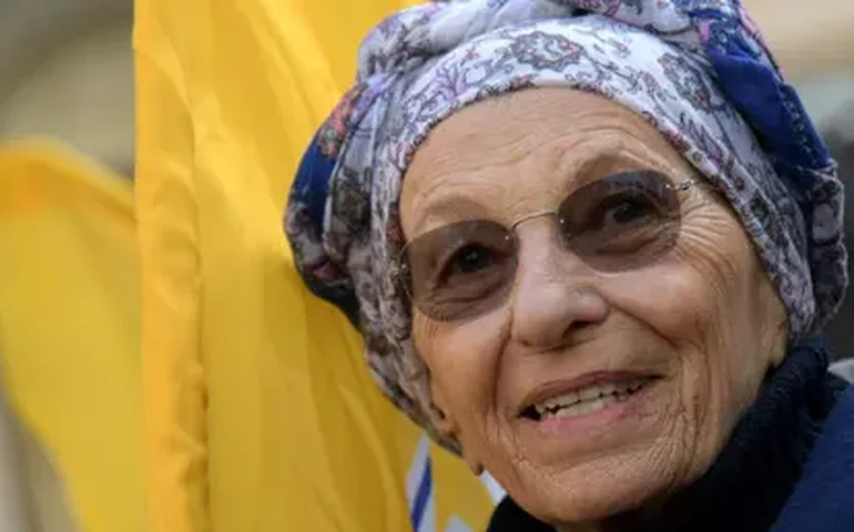 Ex-chanceler italiana é internada com insuficiência respiratória