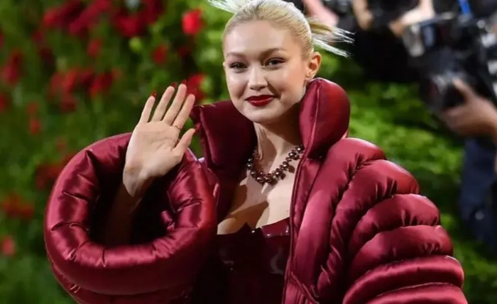 Gigi Hadid é presa com maconha em bagagem Gigi Hadid é presa com maconha em bagagem