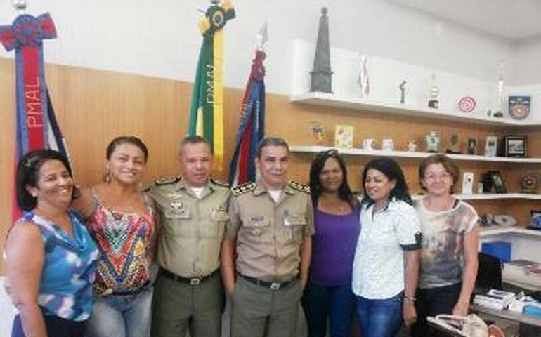Comando geral recebe representação de policiais femininas da reserva que pleiteiam retorno à PM