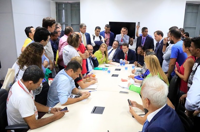 Câmara suspende tramitação de projetos do Executivo sobre Plano de Cargos e Estatuto dos Servidores