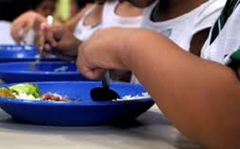 Estudantes recebem alimentação mesmo sem aulas