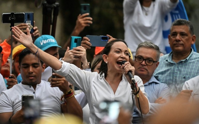 Líder opositora María Corina Machado é liberada após ser detida em saída de protesto em Caracas