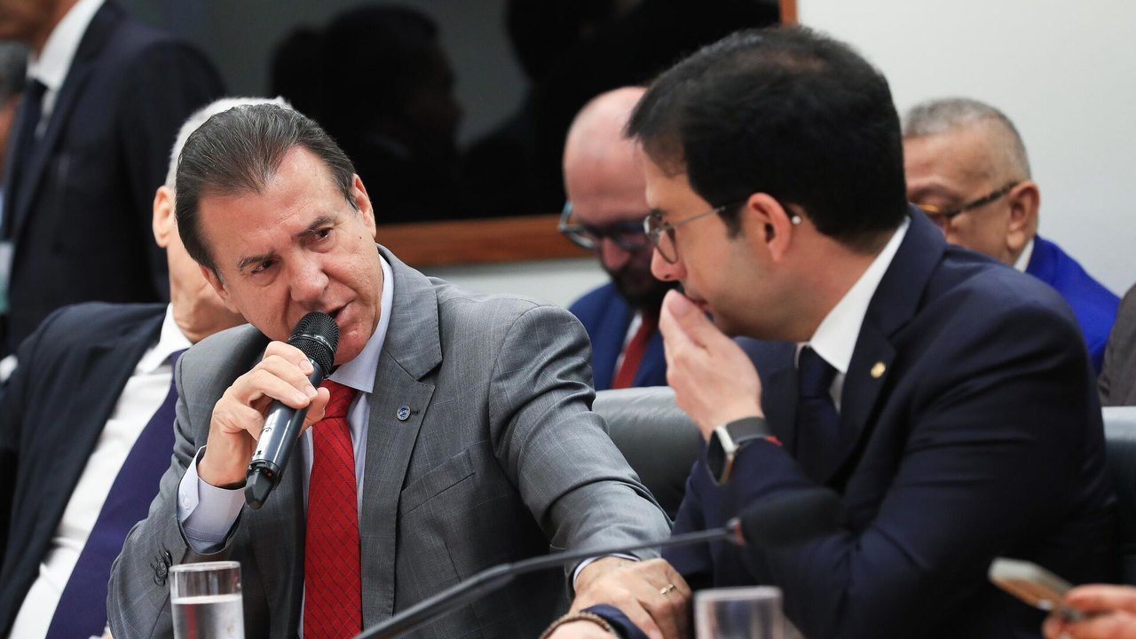 De escravidão a escala 6x1: Luiz Marinho e Paulo Paim comentam os desafios trabalhistas do Brasil