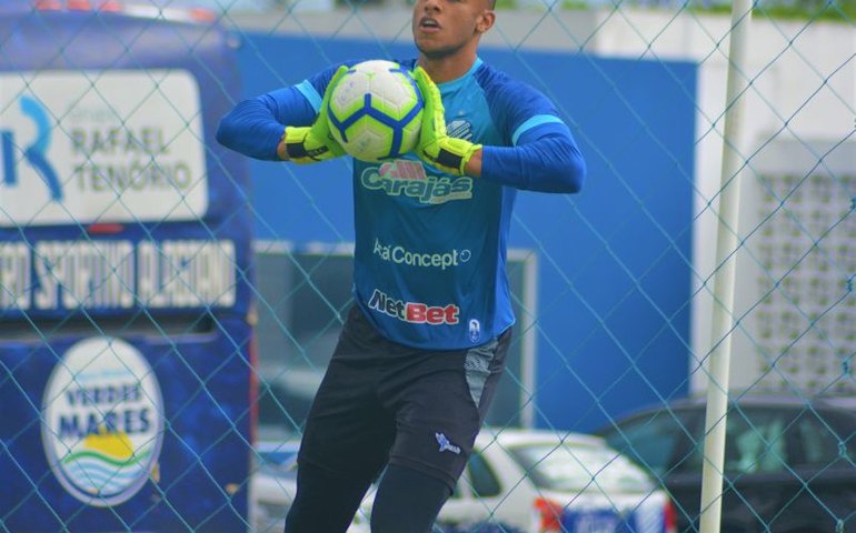 Azulão se reapresenta e viaja para Goiânia