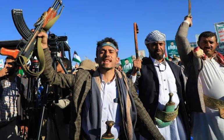 Coalizão liderada por EUA e Reino Unido conduz nova rodada de ataques contra Houthis no Iêmen