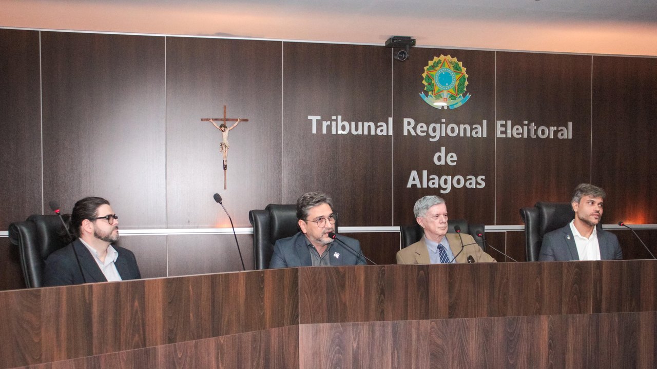 Presidente do TRE/AL e pessoas com deficiência  debatem projeto de acessibilidade e inclusão