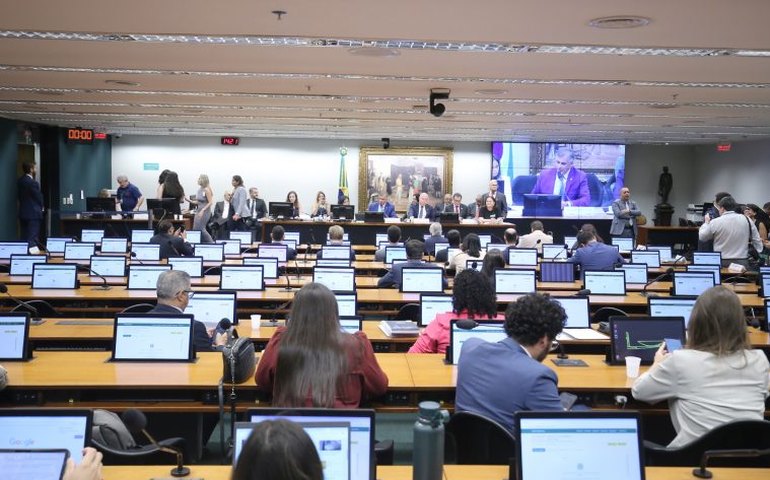 Deputados divergem sobre proposta de redução da jornada de trabalho