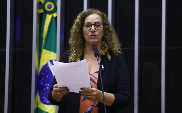 Jandira Feghali diz que depois de ficar inelegível, Bolsonaro deveria ser preso