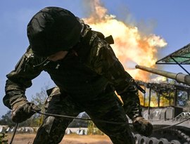 Capacidade militar da Ucrânia diminui, enquanto Rússia avança no front, diz relatório