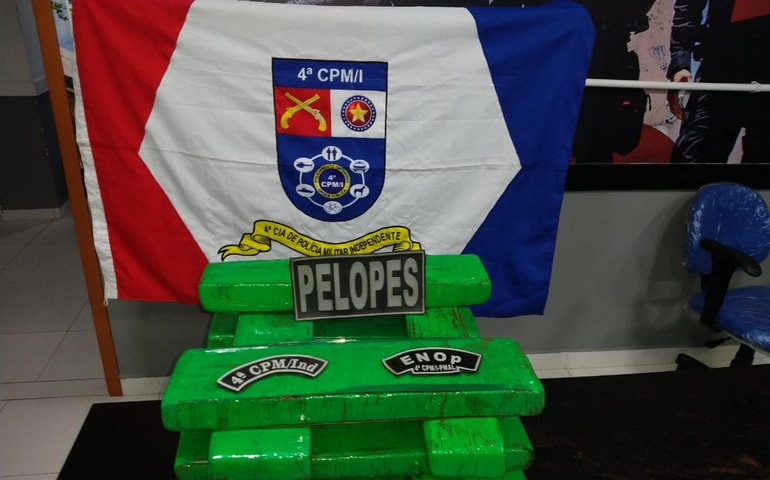 Policiais militares da 4ª CPM apreendem mais de 21 quilos de maconha em Atalaia
