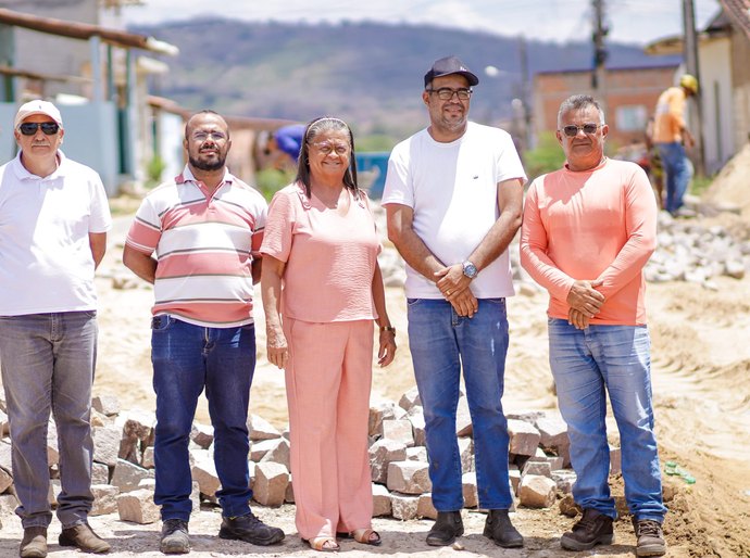 Obras de pavimentação na Rua Vereador Antônio Balbino avançam e entram na fase final