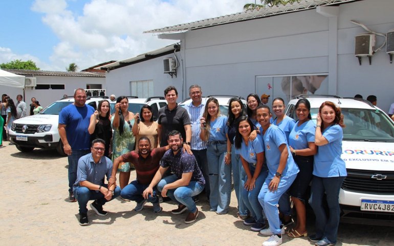 Prefeito Marcelo Beltrão entrega quatro novos carros à Saúde de Coruripe
