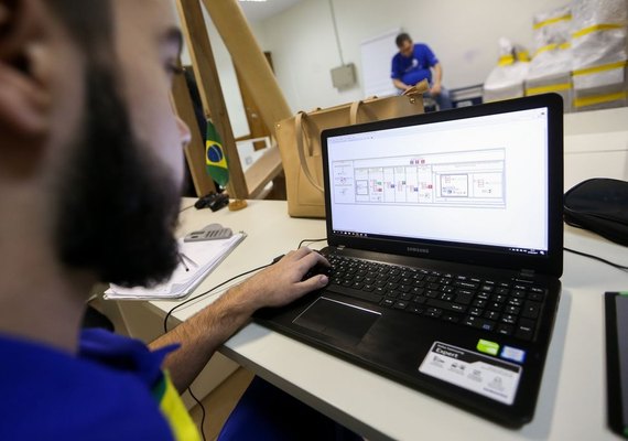 Um em cada dez estudantes brasileiros cursa ensino profissional