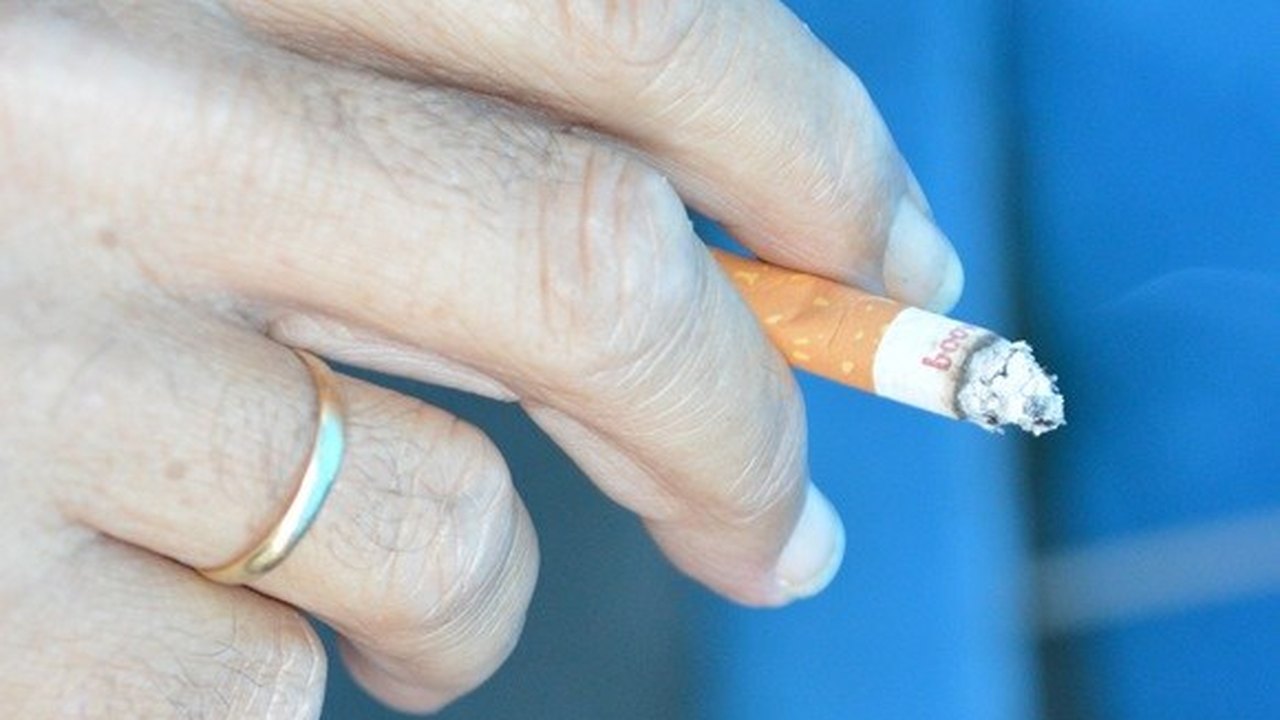 Lei veta propaganda de cigarro e prevê punições para comerciantes